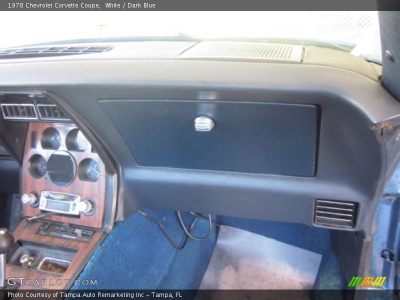 White / Dark Blue 1978 Chevrolet Corvette Coupe