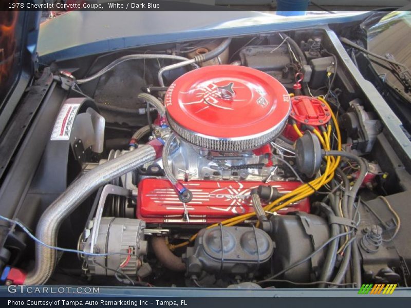 White / Dark Blue 1978 Chevrolet Corvette Coupe