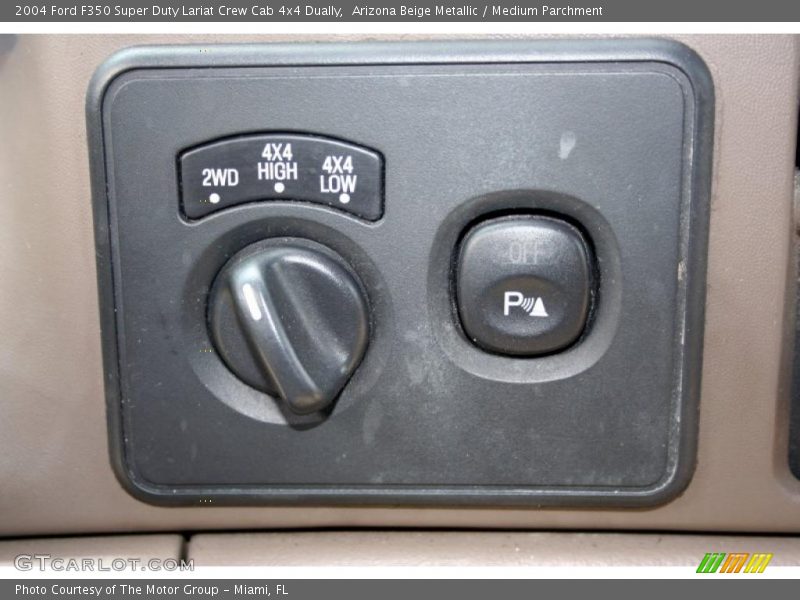 Arizona Beige Metallic / Medium Parchment 2004 Ford F350 Super Duty Lariat Crew Cab 4x4 Dually
