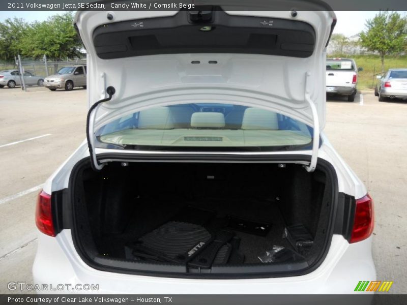 Candy White / Cornsilk Beige 2011 Volkswagen Jetta SE Sedan