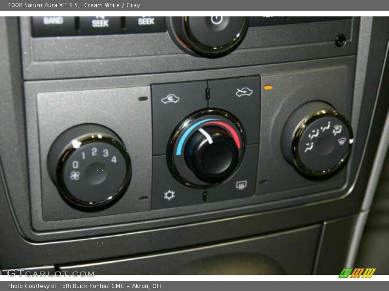 Cream White / Gray 2008 Saturn Aura XE 3.5