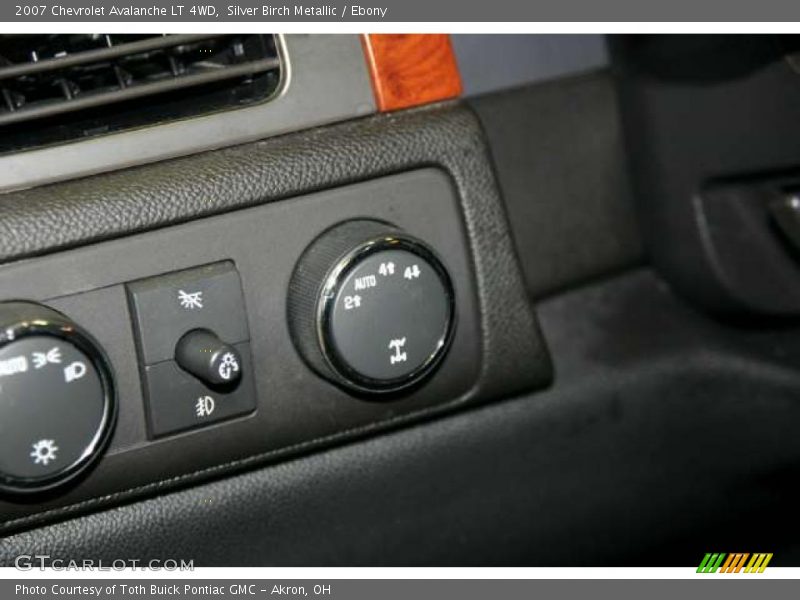 Silver Birch Metallic / Ebony 2007 Chevrolet Avalanche LT 4WD