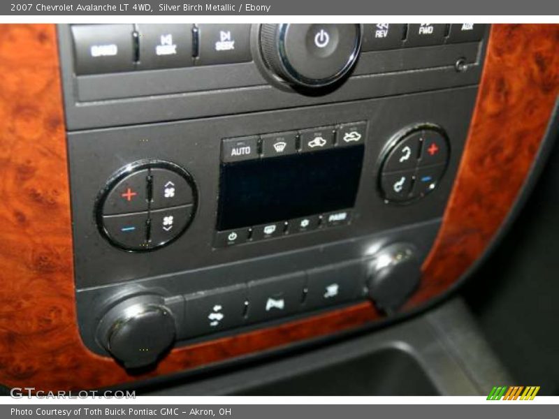 Silver Birch Metallic / Ebony 2007 Chevrolet Avalanche LT 4WD
