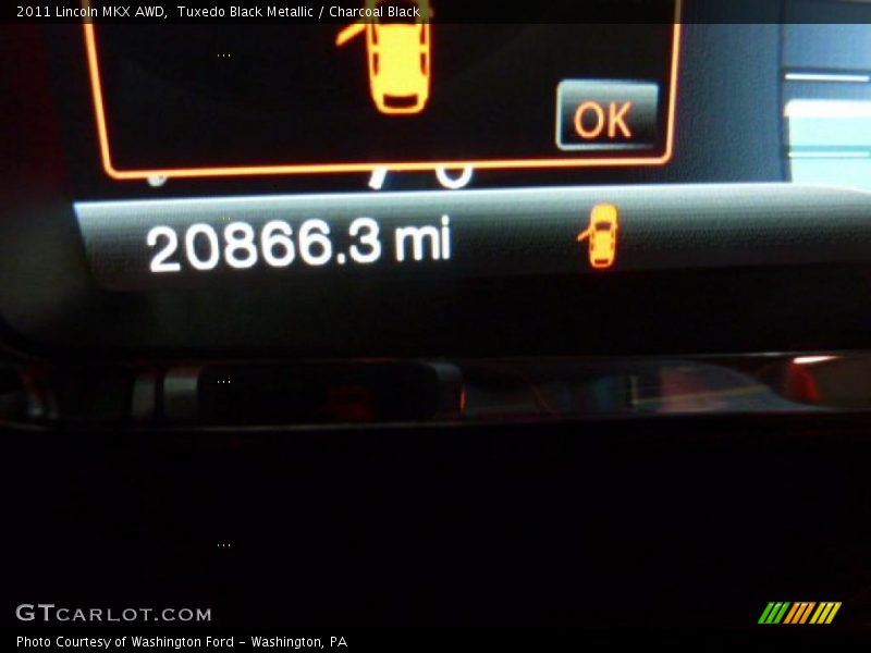 Tuxedo Black Metallic / Charcoal Black 2011 Lincoln MKX AWD