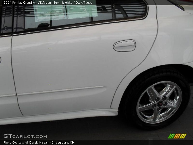 Summit White / Dark Taupe 2004 Pontiac Grand Am SE Sedan