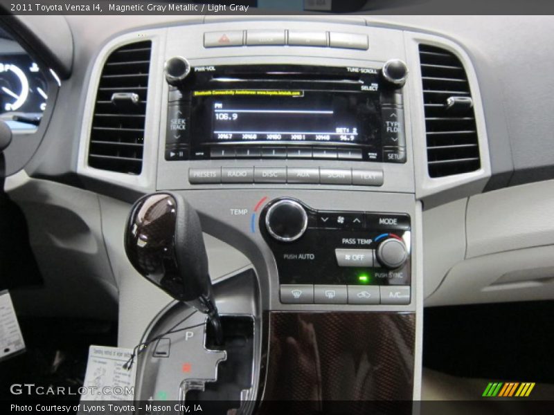 Magnetic Gray Metallic / Light Gray 2011 Toyota Venza I4