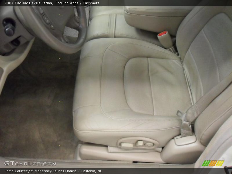 Cotillion White / Cashmere 2004 Cadillac DeVille Sedan