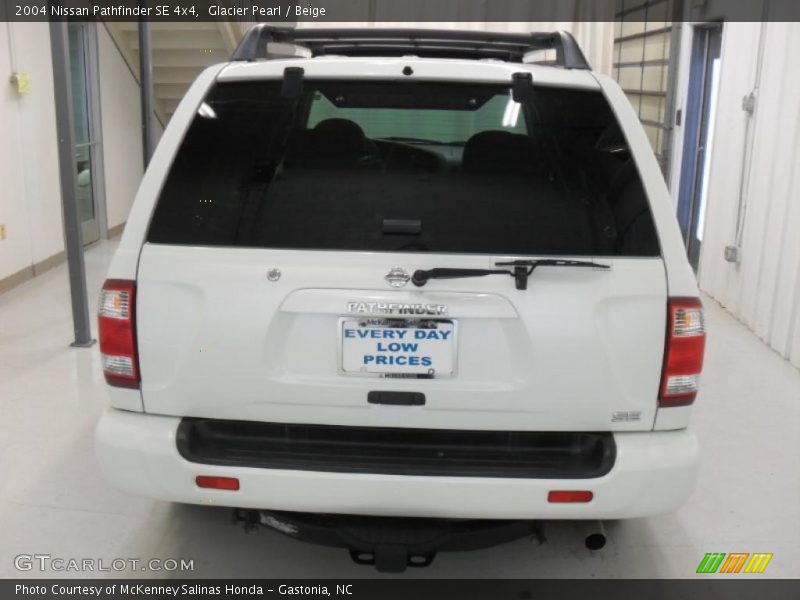 Glacier Pearl / Beige 2004 Nissan Pathfinder SE 4x4