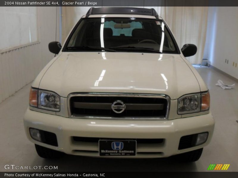 Glacier Pearl / Beige 2004 Nissan Pathfinder SE 4x4