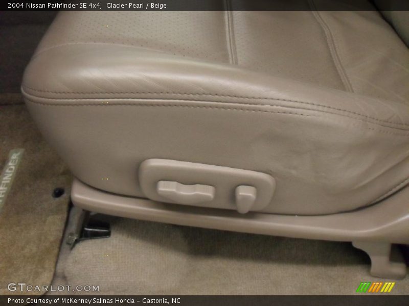 Glacier Pearl / Beige 2004 Nissan Pathfinder SE 4x4