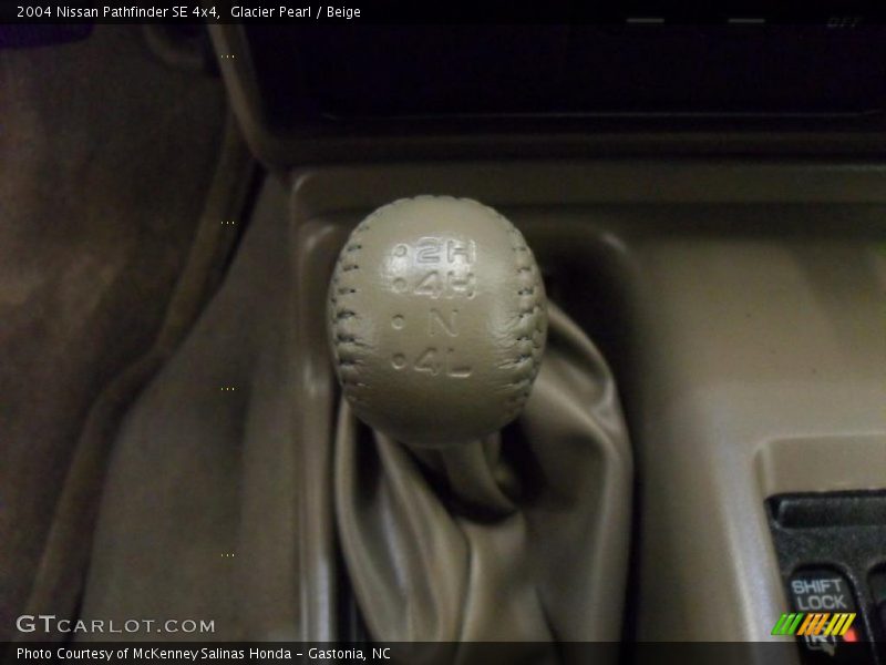 Glacier Pearl / Beige 2004 Nissan Pathfinder SE 4x4