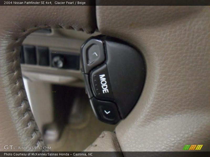 Glacier Pearl / Beige 2004 Nissan Pathfinder SE 4x4