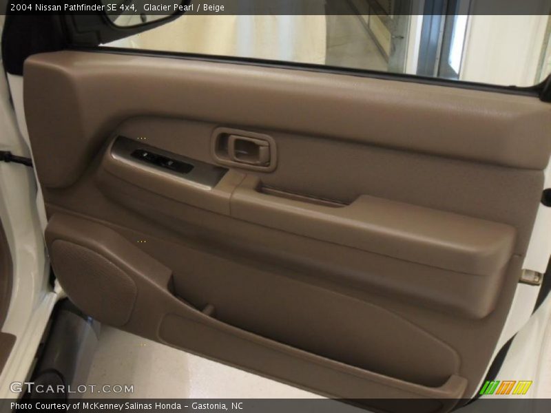 Glacier Pearl / Beige 2004 Nissan Pathfinder SE 4x4