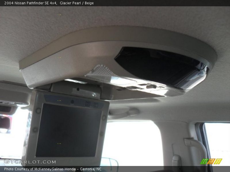 Glacier Pearl / Beige 2004 Nissan Pathfinder SE 4x4