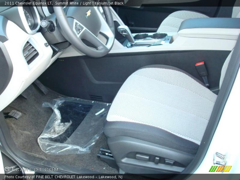 Summit White / Light Titanium/Jet Black 2011 Chevrolet Equinox LT