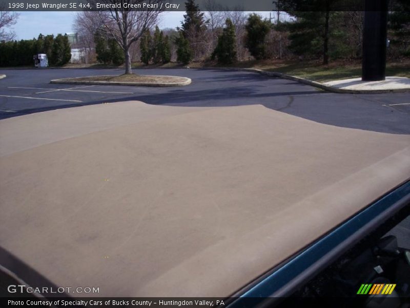 Emerald Green Pearl / Gray 1998 Jeep Wrangler SE 4x4
