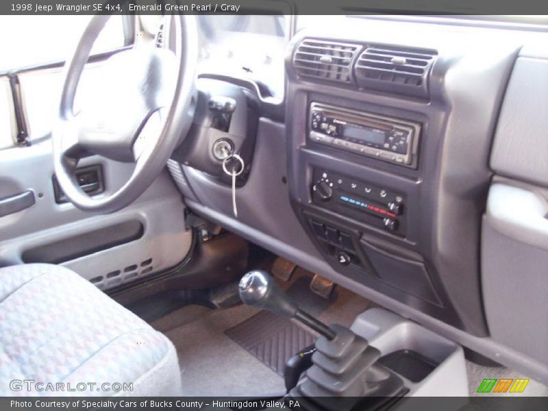 Emerald Green Pearl / Gray 1998 Jeep Wrangler SE 4x4