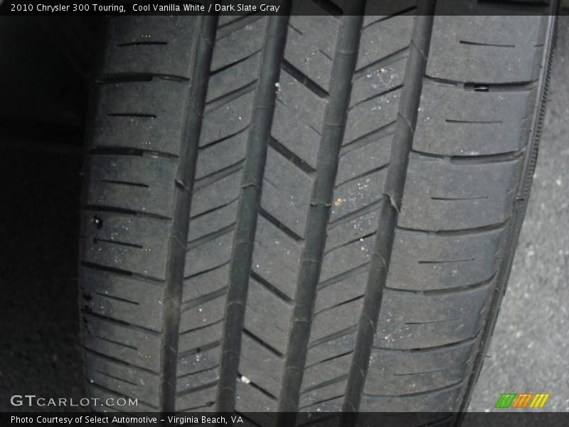 Cool Vanilla White / Dark Slate Gray 2010 Chrysler 300 Touring