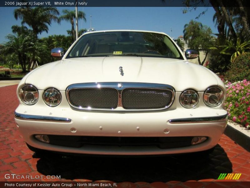 White Onyx / Ivory 2006 Jaguar XJ Super V8