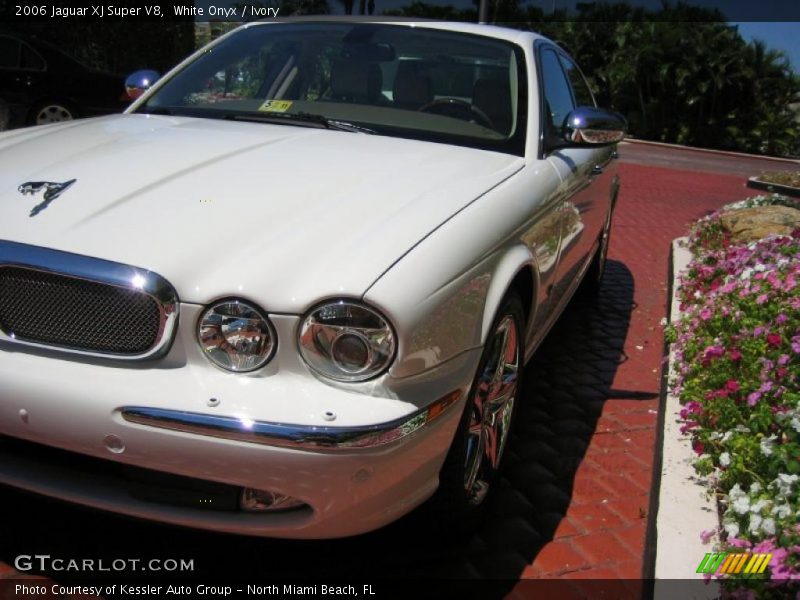 White Onyx / Ivory 2006 Jaguar XJ Super V8