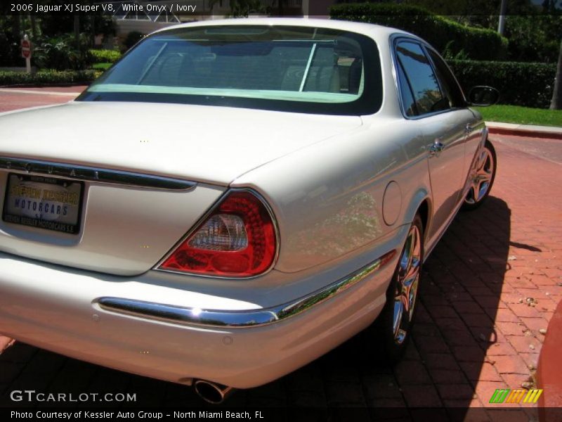 White Onyx / Ivory 2006 Jaguar XJ Super V8