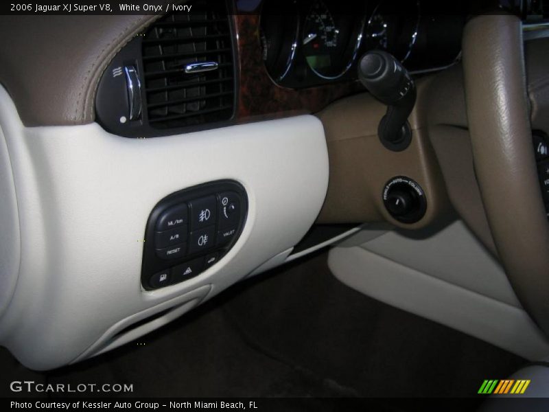 White Onyx / Ivory 2006 Jaguar XJ Super V8