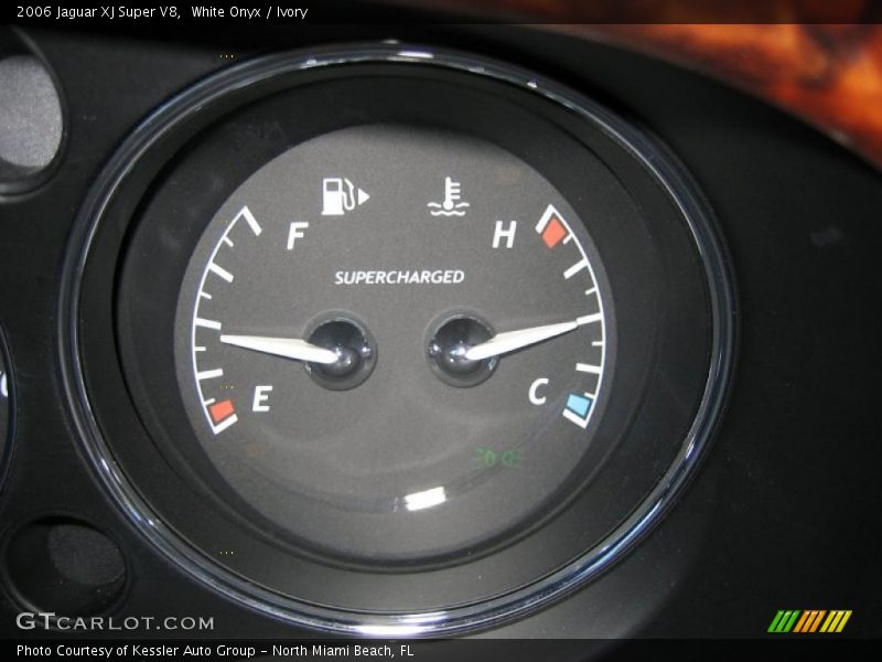 White Onyx / Ivory 2006 Jaguar XJ Super V8
