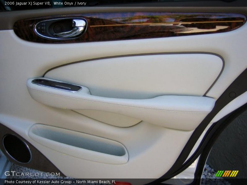 Door Panel of 2006 XJ Super V8
