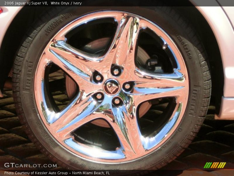 White Onyx / Ivory 2006 Jaguar XJ Super V8