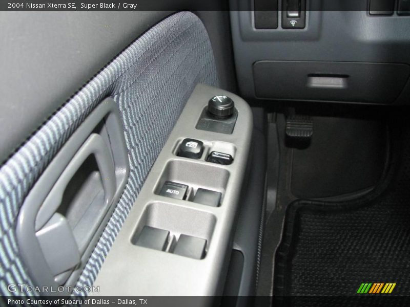 Super Black / Gray 2004 Nissan Xterra SE
