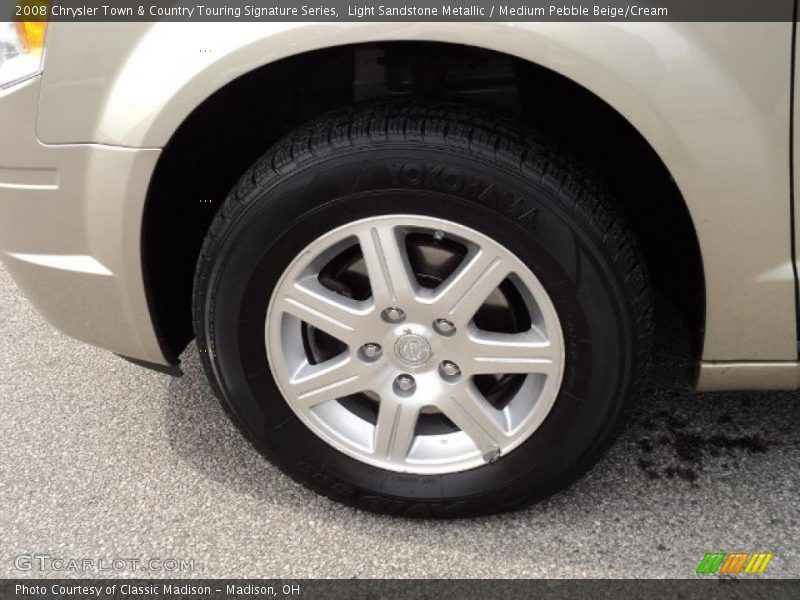 Light Sandstone Metallic / Medium Pebble Beige/Cream 2008 Chrysler Town & Country Touring Signature Series