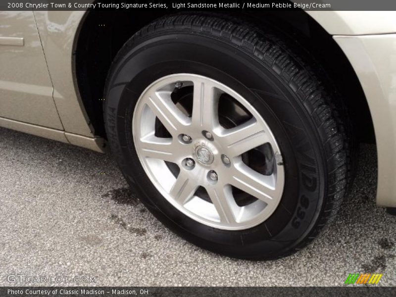 Light Sandstone Metallic / Medium Pebble Beige/Cream 2008 Chrysler Town & Country Touring Signature Series