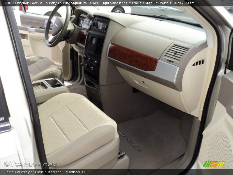 Light Sandstone Metallic / Medium Pebble Beige/Cream 2008 Chrysler Town & Country Touring Signature Series
