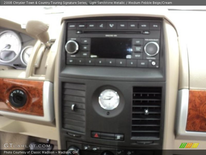Light Sandstone Metallic / Medium Pebble Beige/Cream 2008 Chrysler Town & Country Touring Signature Series