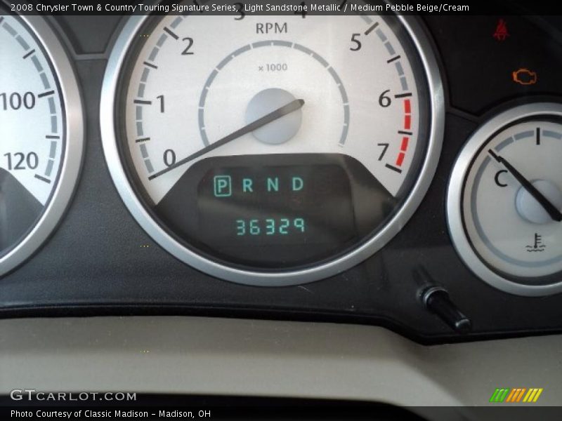 Light Sandstone Metallic / Medium Pebble Beige/Cream 2008 Chrysler Town & Country Touring Signature Series