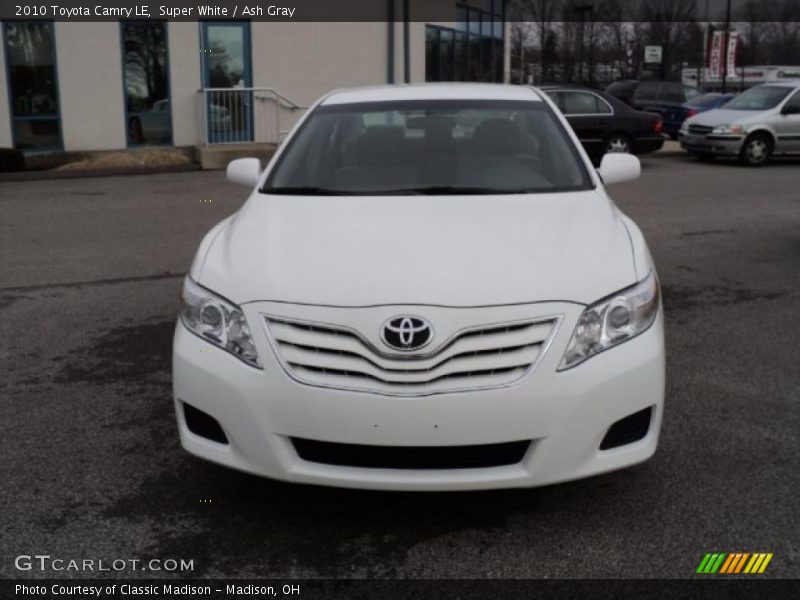 Super White / Ash Gray 2010 Toyota Camry LE