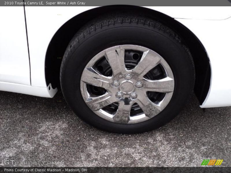Super White / Ash Gray 2010 Toyota Camry LE