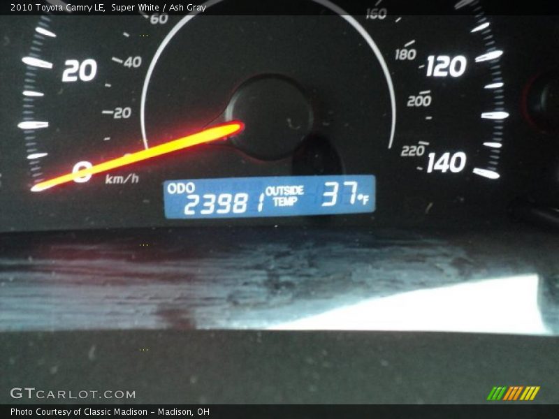 Super White / Ash Gray 2010 Toyota Camry LE