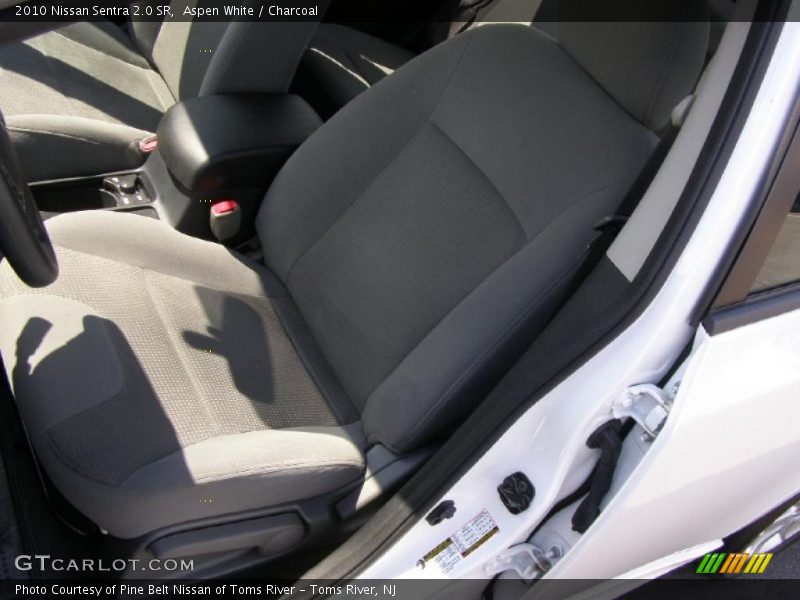 Aspen White / Charcoal 2010 Nissan Sentra 2.0 SR