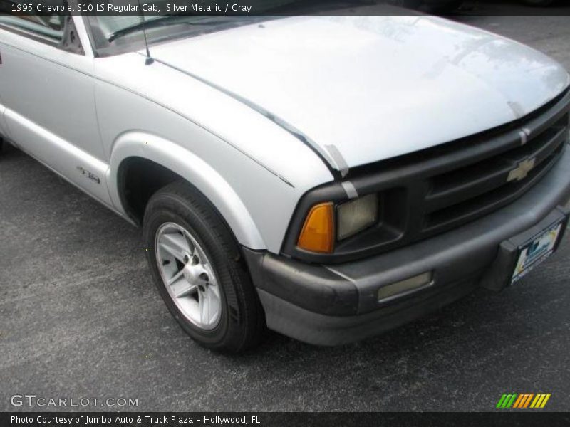 Silver Metallic / Gray 1995 Chevrolet S10 LS Regular Cab