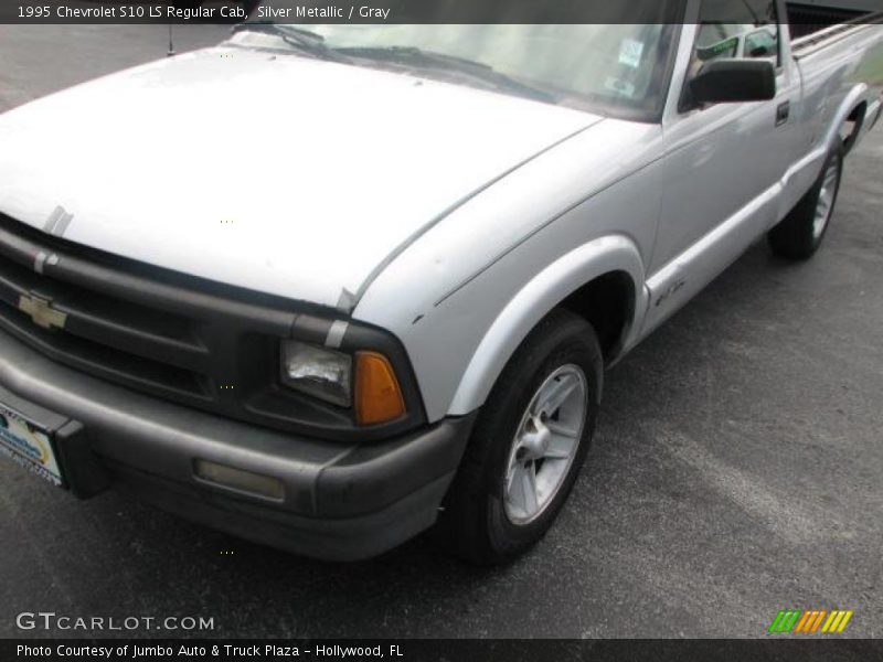 Silver Metallic / Gray 1995 Chevrolet S10 LS Regular Cab