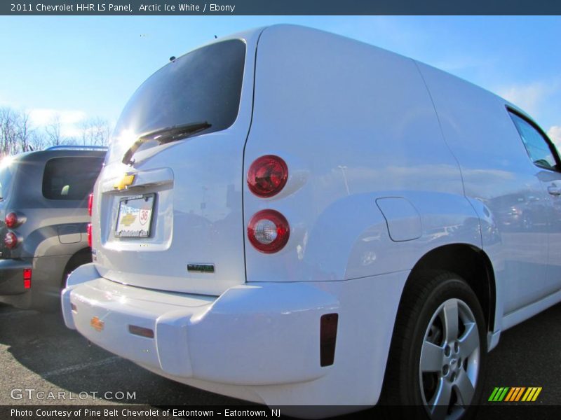 Arctic Ice White / Ebony 2011 Chevrolet HHR LS Panel