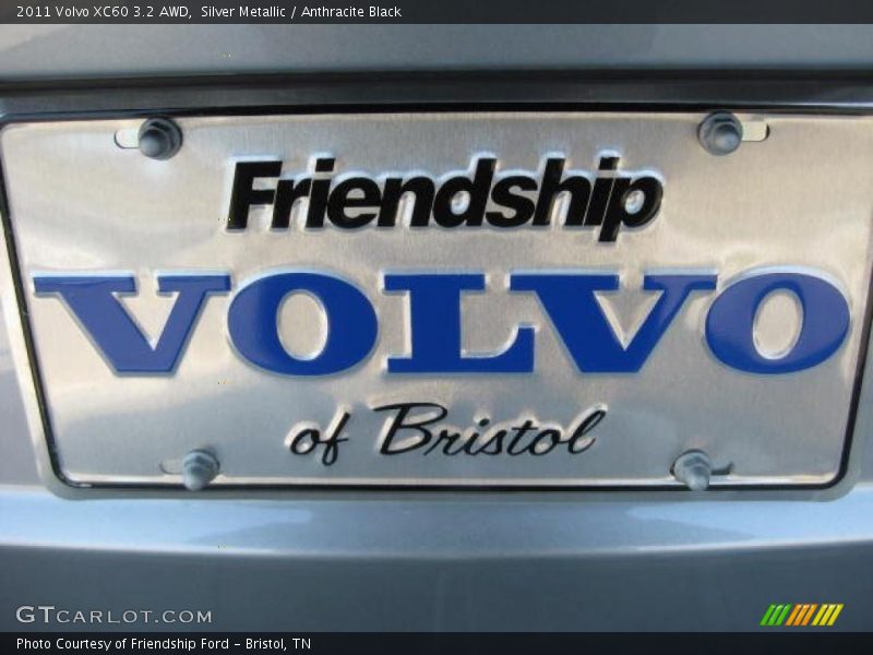 Silver Metallic / Anthracite Black 2011 Volvo XC60 3.2 AWD