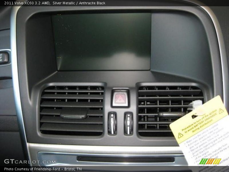 Silver Metallic / Anthracite Black 2011 Volvo XC60 3.2 AWD