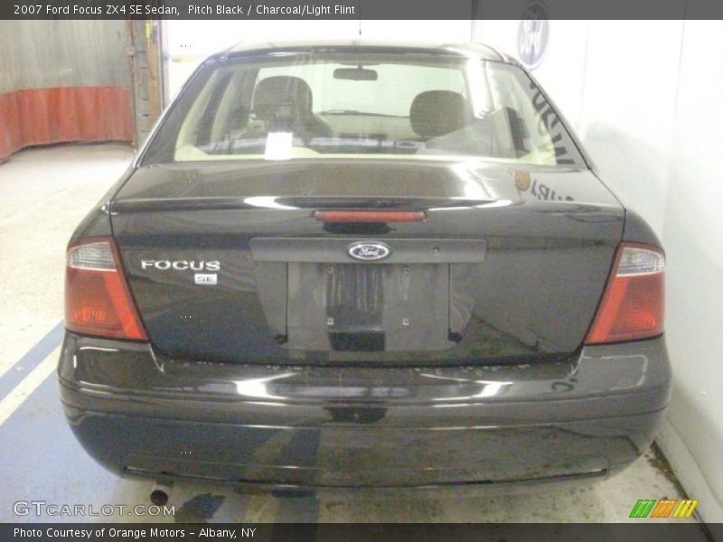 Pitch Black / Charcoal/Light Flint 2007 Ford Focus ZX4 SE Sedan