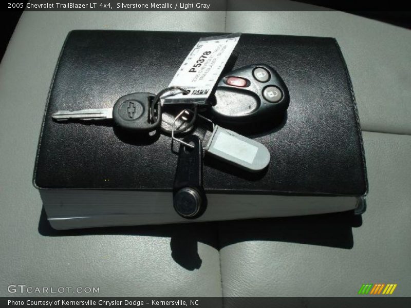 Silverstone Metallic / Light Gray 2005 Chevrolet TrailBlazer LT 4x4