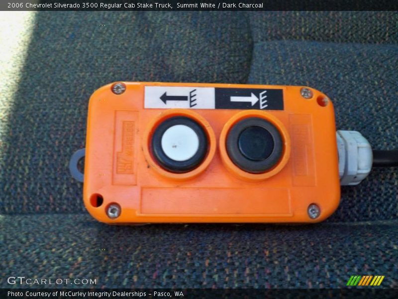 Summit White / Dark Charcoal 2006 Chevrolet Silverado 3500 Regular Cab Stake Truck