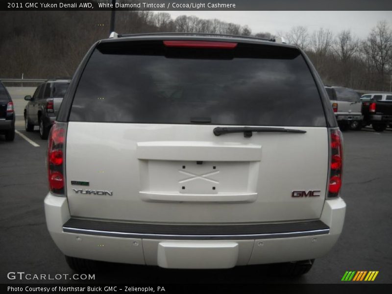 White Diamond Tintcoat / Cocoa/Light Cashmere 2011 GMC Yukon Denali AWD