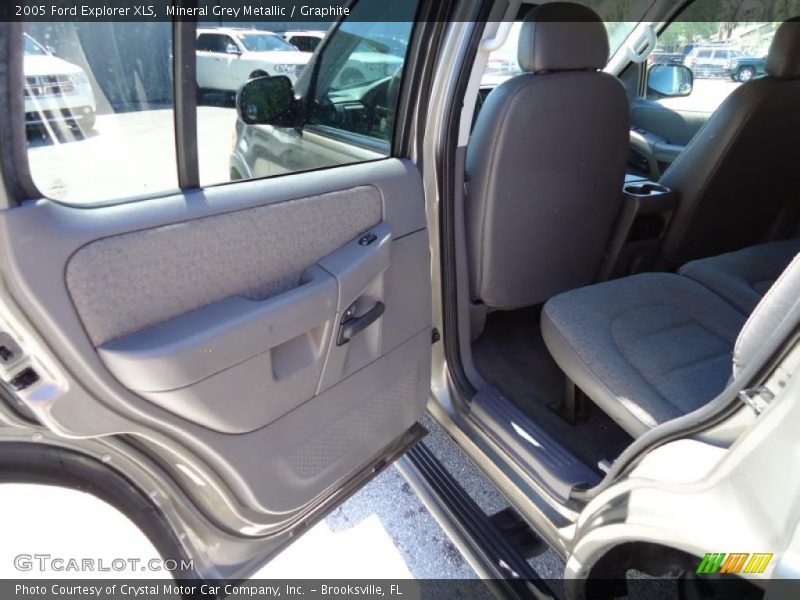 Mineral Grey Metallic / Graphite 2005 Ford Explorer XLS