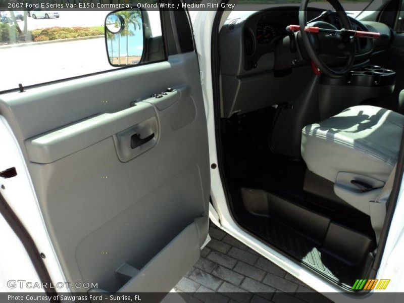 Oxford White / Medium Flint Grey 2007 Ford E Series Van E150 Commercial